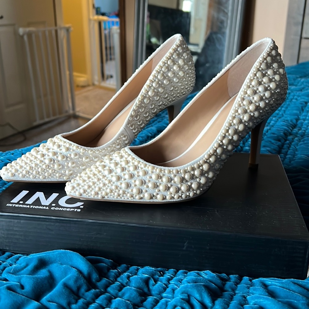 BNIB! INC Pearl heels size 7.5
